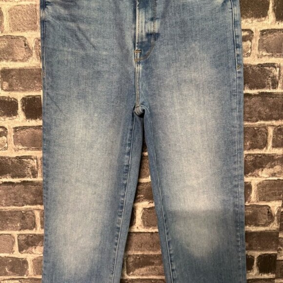 Good American ALWAYS FITS GOOD CLASSIC SLIM STRAIGHT JEANS 6-12 light wash - Picture 4 of 9